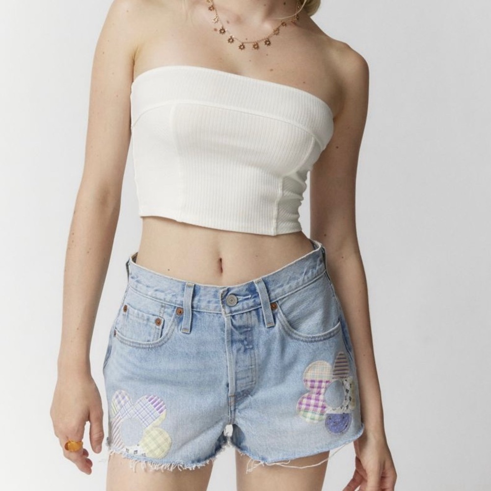 NWT Levi’s 501 High Rise Daisy Denim Shorts